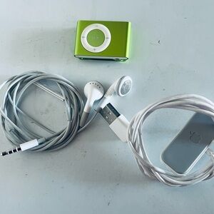Apple Green iPod Shuffle with Earbuds and USB Cable Tested Working Like New